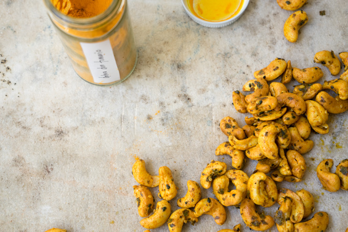 turmeric-cashews